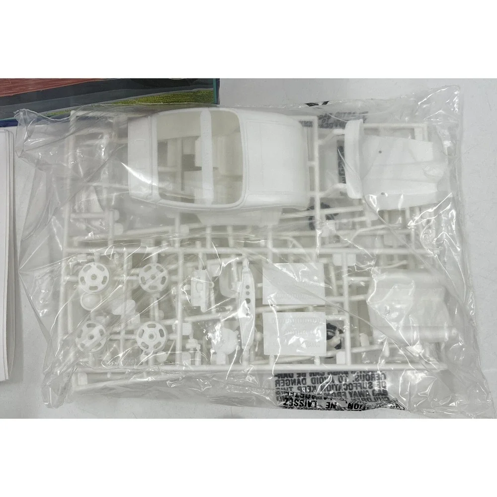 Revell 85-7625 1932 Ford Highboy Street Rod‎ Kit 1/25 Model Car Mountain NIOB